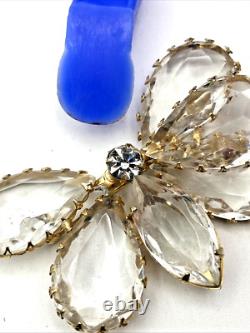 Vintage Unsigned Schreiner Rhinestone Butterfly Brooch Gold Tone 3 READ