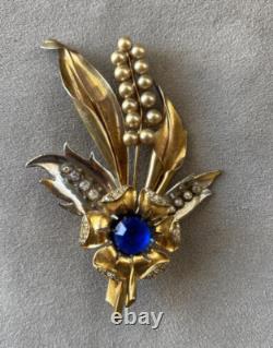 Vintage floral brooch with blue rhinestone and faux pearls 3.75