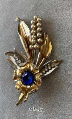 Vintage floral brooch with blue rhinestone and faux pearls 3.75