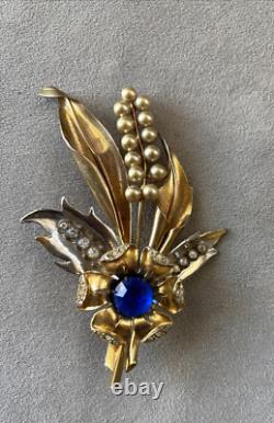 Vintage floral brooch with blue rhinestone and faux pearls 3.75