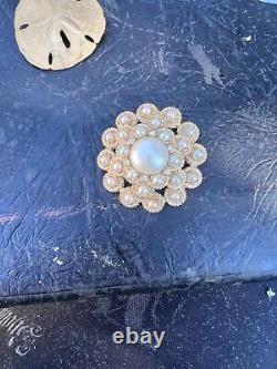Vintage pins and brooches lot