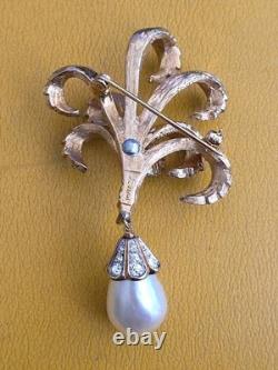 Vtg Jomaz Pearls Diamond Paste White Rhinestone Gold Tone Leaf Brooch Pin Signed