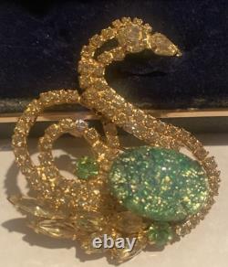 Vtg Juliana D&E Citrine Green Speckled Glass Rhinestone Swan Figural Brooch